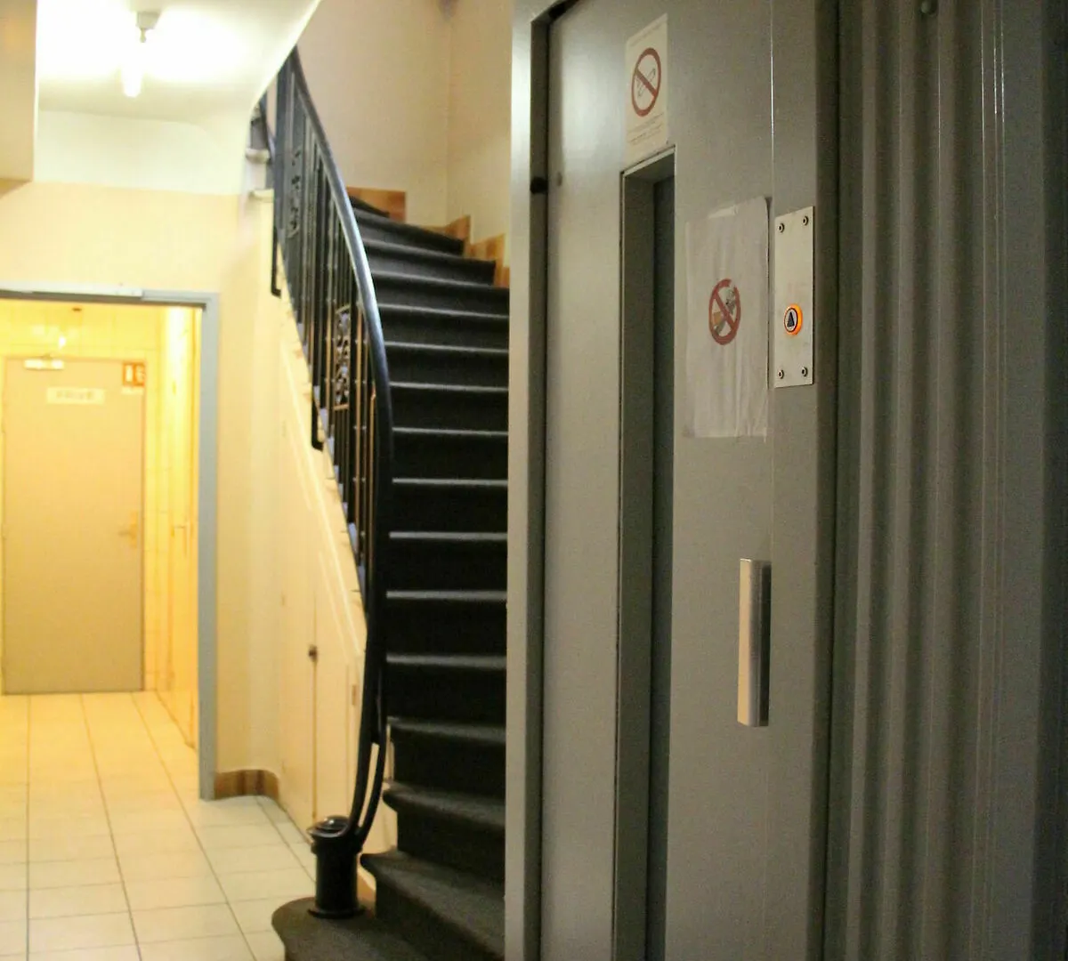 Hotel De La Comete Paris 3*,